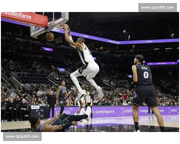 马刺对阵魔术青春碰撞攻防博弈引爆焦点之夜新星对决战术较量赛场风云