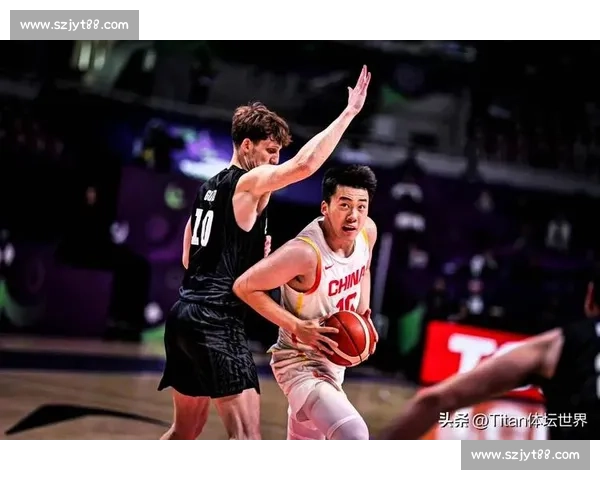 中国男篮迎战美国队，实力差距与年轻球员成长引发热议